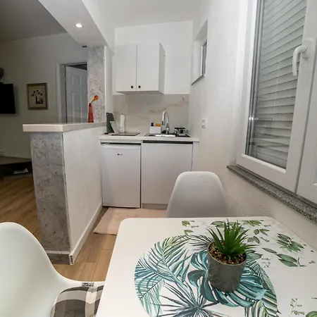 Skrivan Apartment *